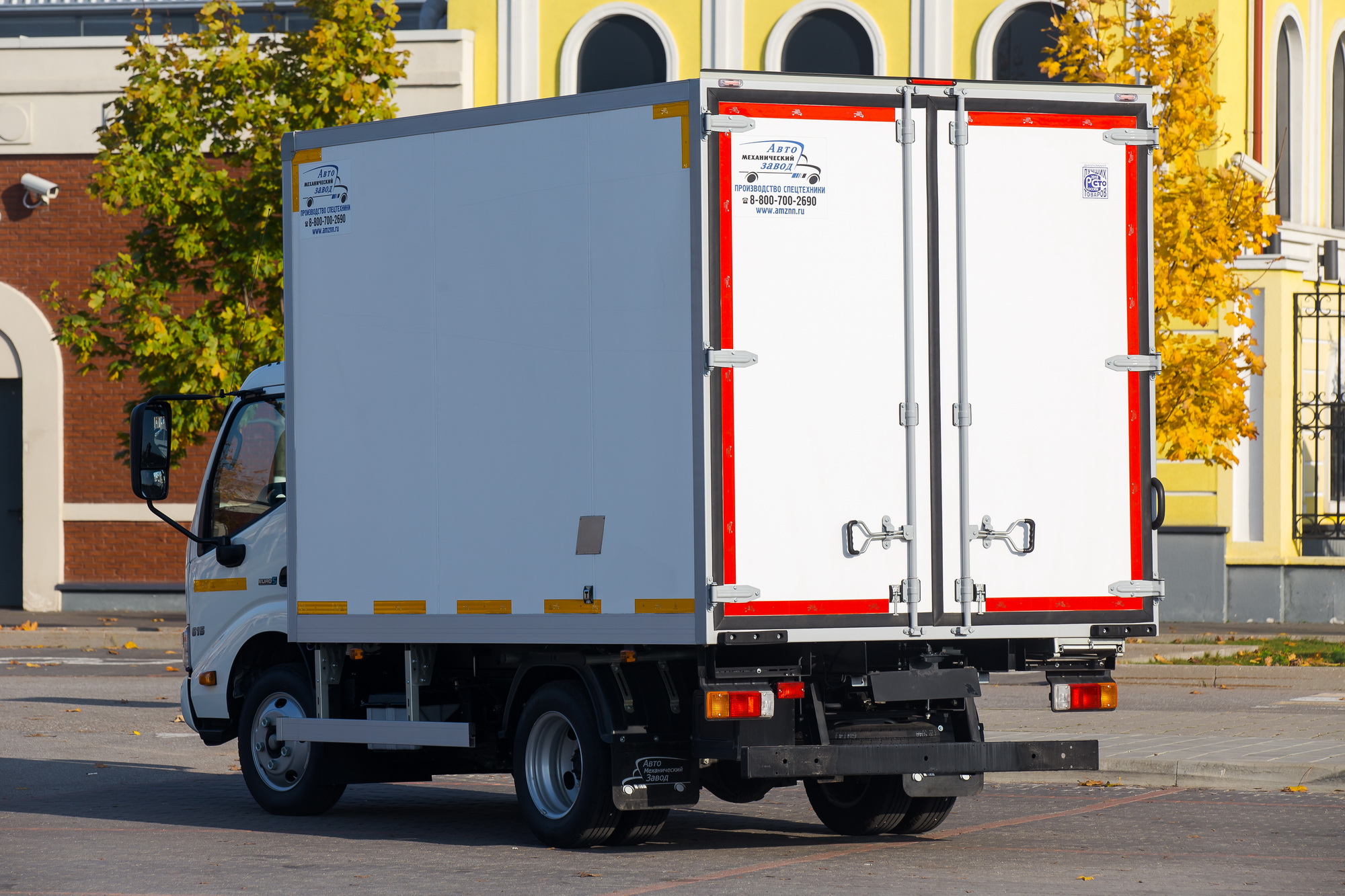 Изотермический фургон HINO 300 3,5 т | Шасси XZU